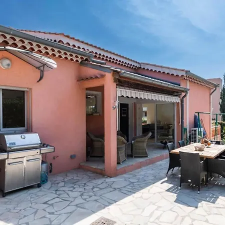 With Pool And Barbecue In The Center Appartement Saint-Raphaël