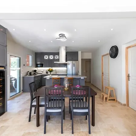 With Pool And Barbecue In The Center Apartamento Saint-Raphaël
