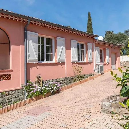 With Pool And Barbecue In The Center Saint-Raphaël