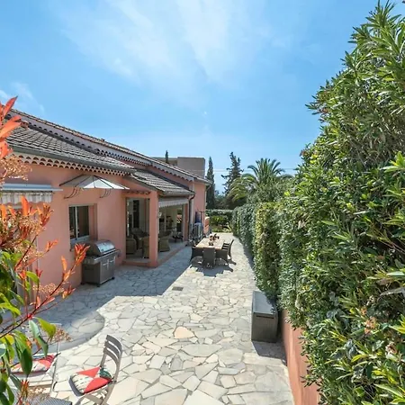 Appartement With Pool And Barbecue In The Center